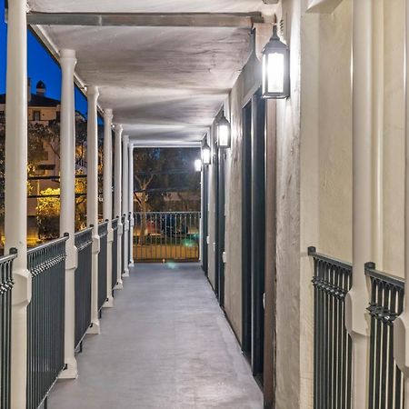 Casa Jardin - Boutique Suites In Downtown Санта Барбара Екстериор снимка